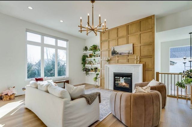 1605 N Lakeside Dr, Andover, KS 67002