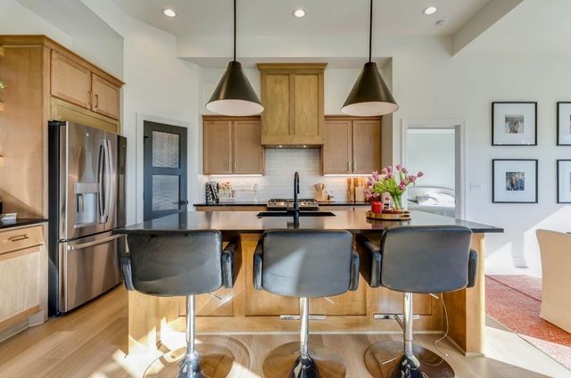 1605 N Lakeside Dr, Andover, KS 67002