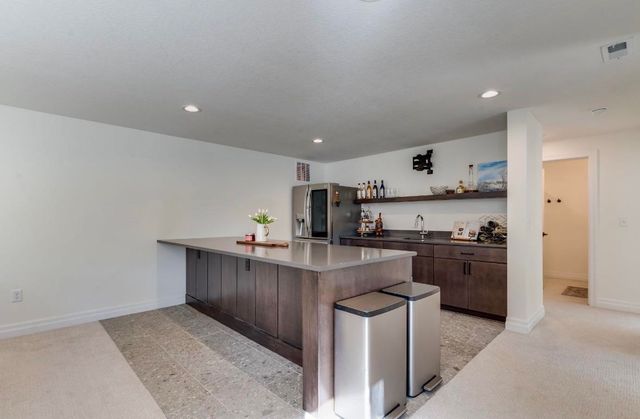 1605 N Lakeside Dr, Andover, KS 67002