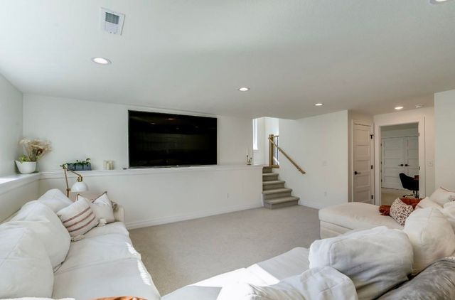 1605 N Lakeside Dr, Andover, KS 67002