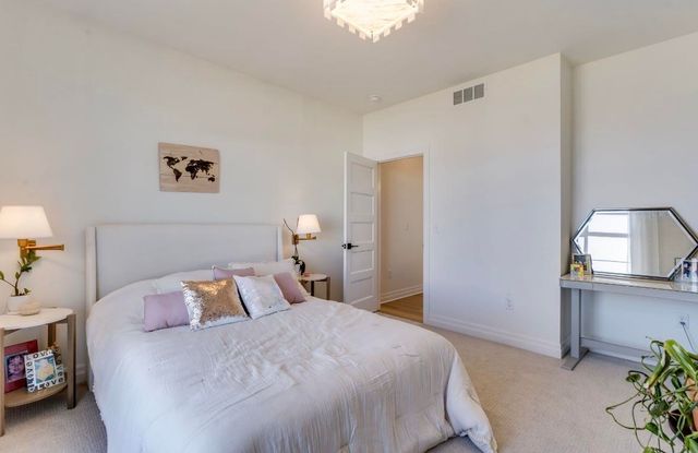 1605 N Lakeside Dr, Andover, KS 67002