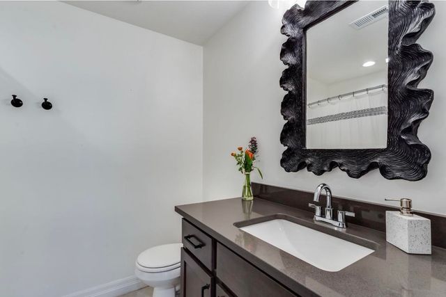 1605 N Lakeside Dr, Andover, KS 67002