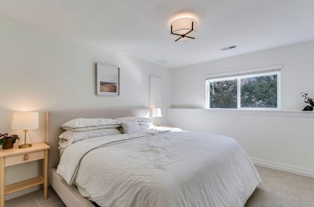 1605 N Lakeside Dr, Andover, KS 67002