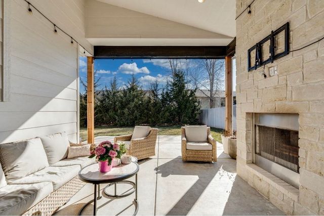 1605 N Lakeside Dr, Andover, KS 67002