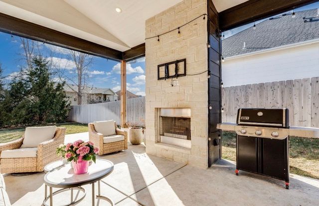 1605 N Lakeside Dr, Andover, KS 67002