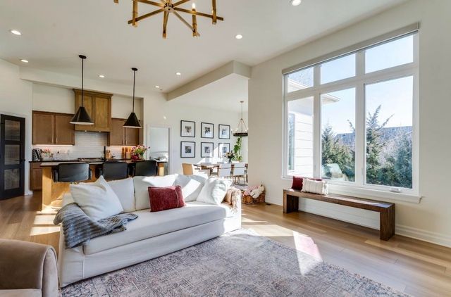 1605 N Lakeside Dr, Andover, KS 67002