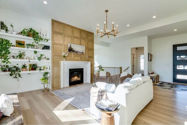 1605 N Lakeside Dr, Andover, KS 67002