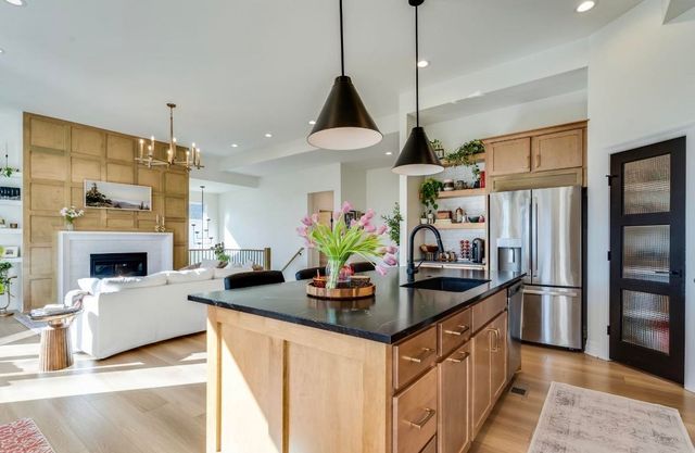 1605 N Lakeside Dr, Andover, KS 67002