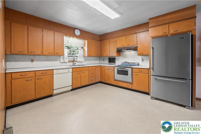 735 Gottwald Drive, Bethlehem City, PA 18015