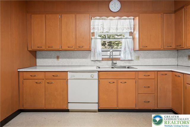 735 Gottwald Drive, Bethlehem City, PA 18015