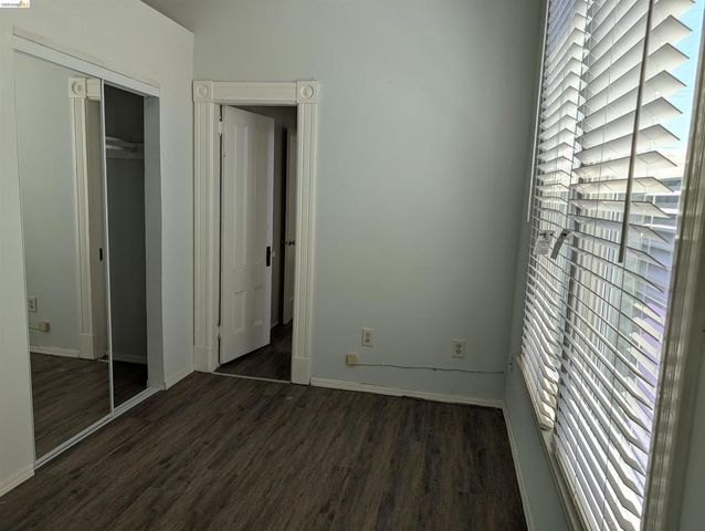1086 66Th St, Oakland, CA 94608
