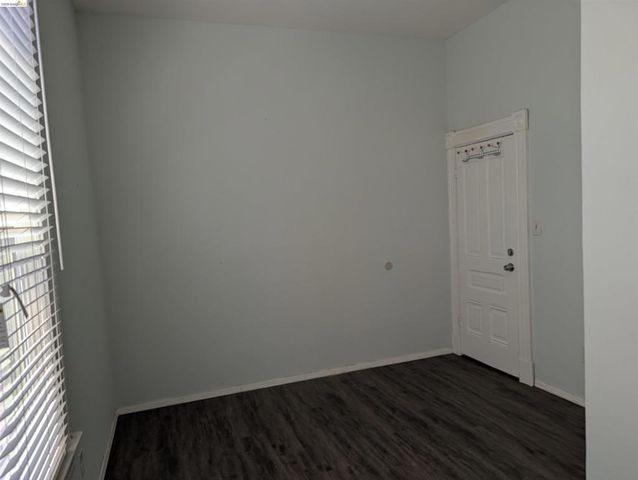 1086 66Th St, Oakland, CA 94608