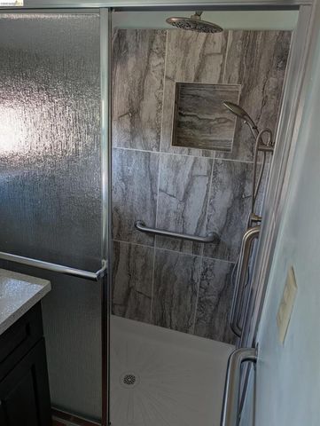1086 66Th St, Oakland, CA 94608
