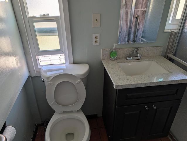 1086 66Th St, Oakland, CA 94608