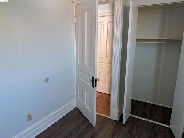 1086 66Th St, Oakland, CA 94608