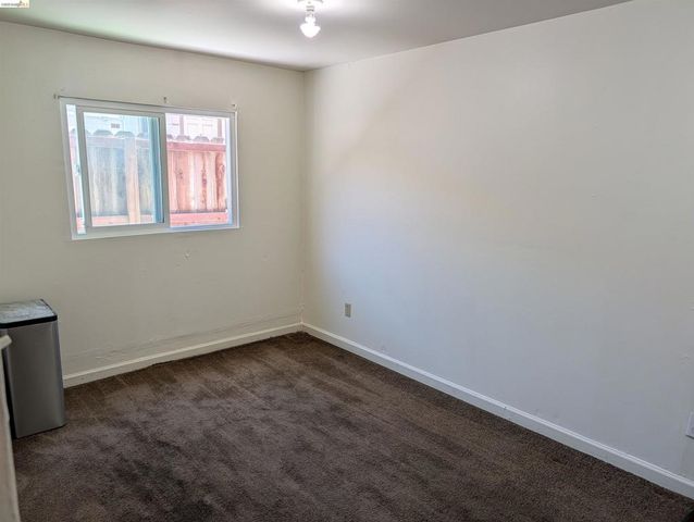 1086 66Th St, Oakland, CA 94608