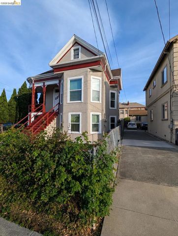 1086 66Th St, Oakland, CA 94608