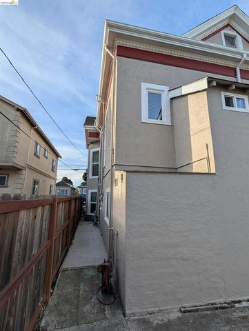1086 66Th St, Oakland, CA 94608