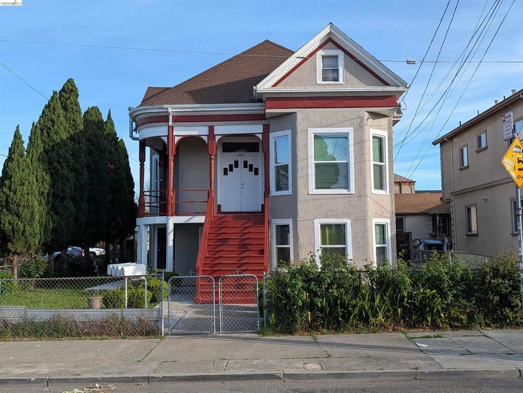 1086 66Th St, Oakland, CA 94608