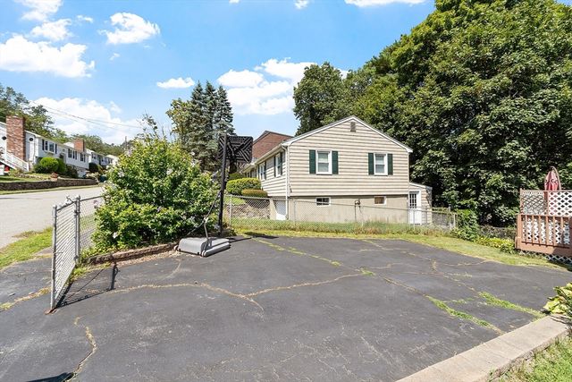 31 Spring View Dr, Lynn, MA 01904