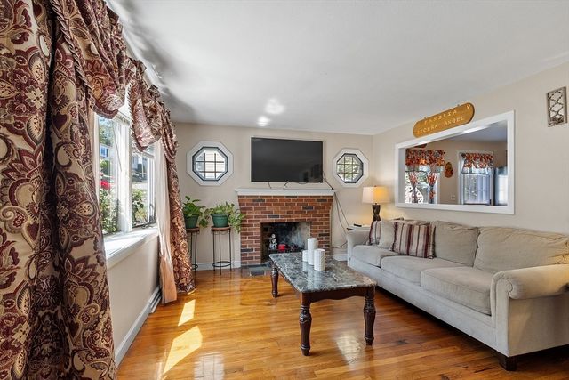 31 Spring View Dr, Lynn, MA 01904