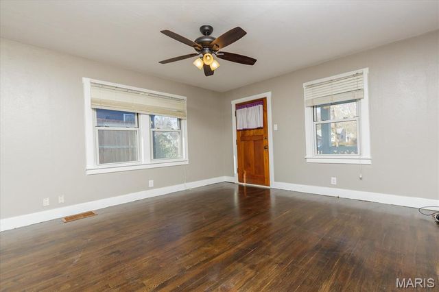 829 Perry Street, St Charles, MO 63301