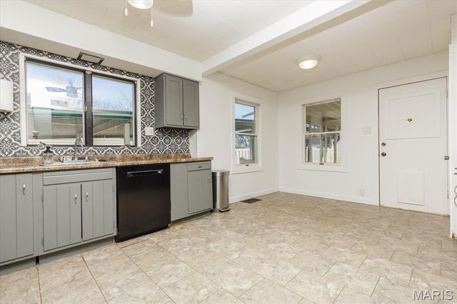 829 Perry Street, St Charles, MO 63301