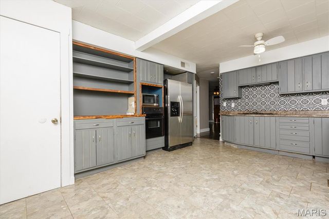 829 Perry Street, St Charles, MO 63301