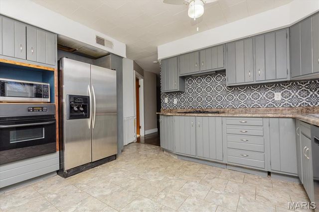 829 Perry Street, St Charles, MO 63301