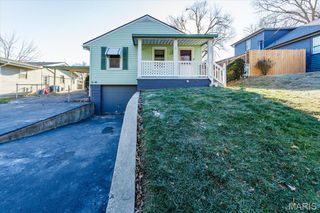 829 Perry Street, St Charles, MO 63301