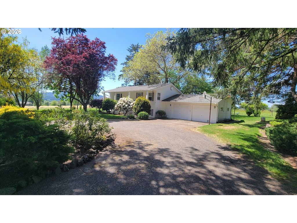 16765 Ne KINGS GRADE, Newberg, OR 97132