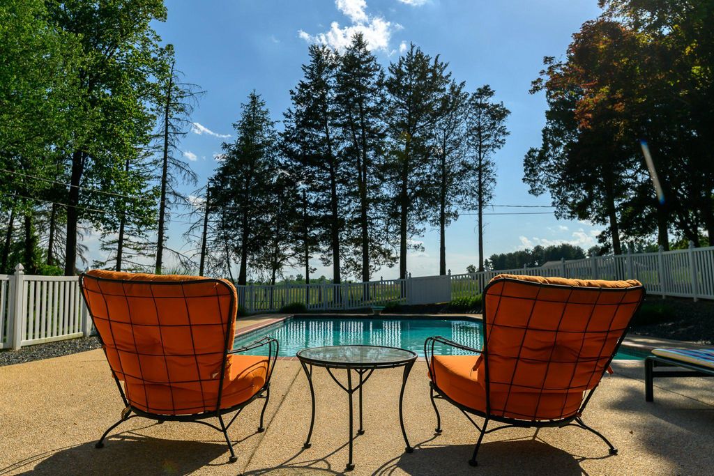 Image 4 of property listing at 4619 LONG GREEN RD, Glen Arm, MD 21057