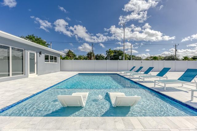 2009 NE 26th Street, Wilton Manors, FL 33305