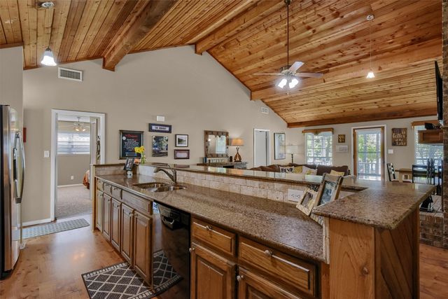 1214 Kiowa Drive E, Lake Kiowa, TX 76240