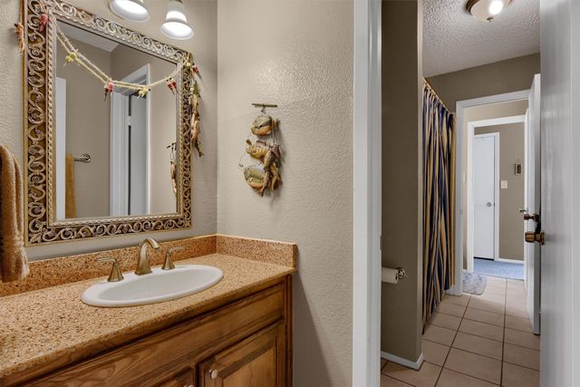 1214 Kiowa Drive E, Lake Kiowa, TX 76240