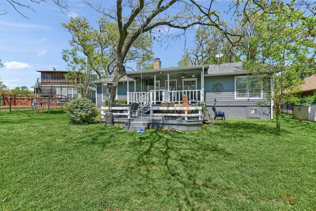 1214 Kiowa Drive E, Lake Kiowa, TX 76240