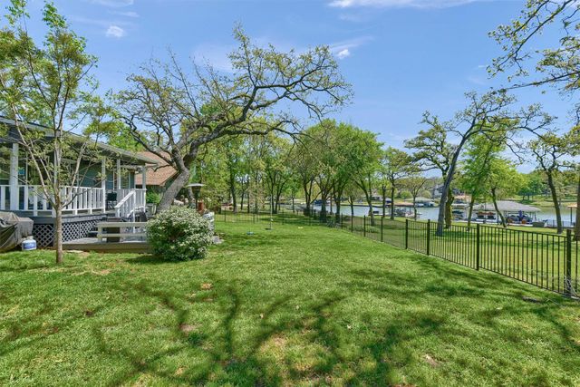 1214 Kiowa Drive E, Lake Kiowa, TX 76240