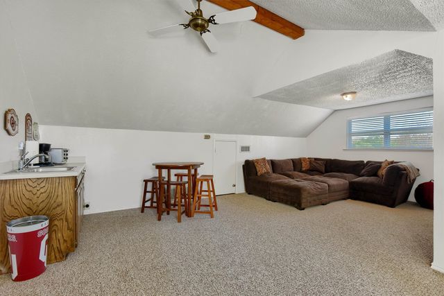 1214 Kiowa Drive E, Lake Kiowa, TX 76240