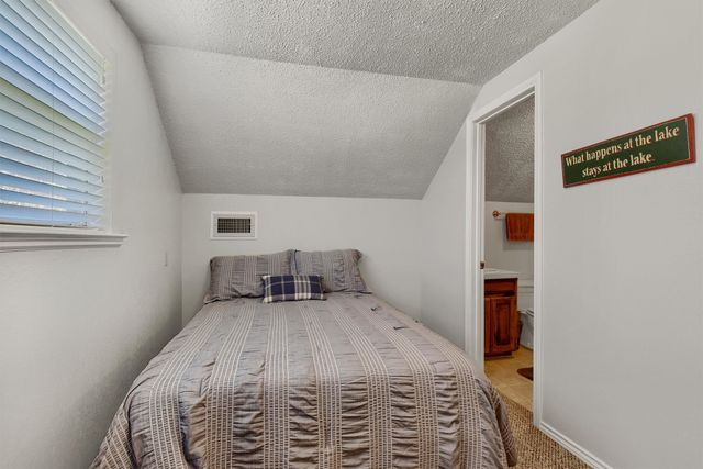 1214 Kiowa Drive E, Lake Kiowa, TX 76240