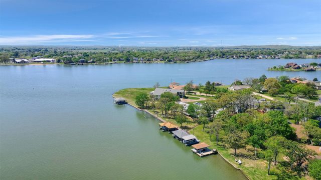 1214 Kiowa Drive E, Lake Kiowa, TX 76240