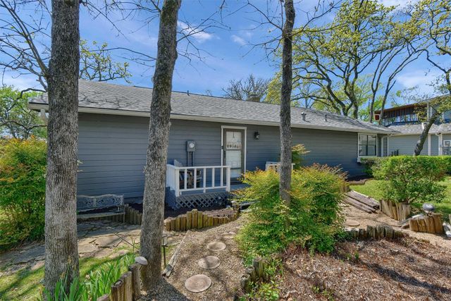 1214 Kiowa Drive E, Lake Kiowa, TX 76240