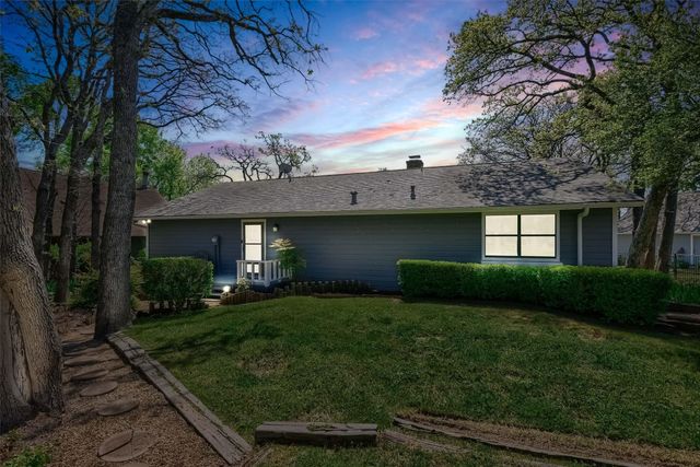 1214 Kiowa Drive E, Lake Kiowa, TX 76240