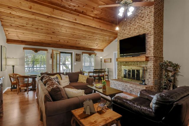 1214 Kiowa Drive E, Lake Kiowa, TX 76240