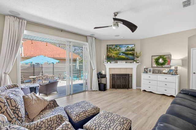 1612 CREEK POINT Boulevard, Jacksonville, FL 32218