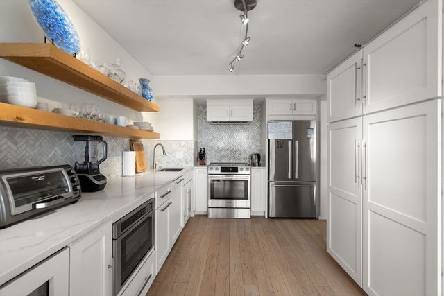 1731 Beacon St 1403, Brookline, MA 02445