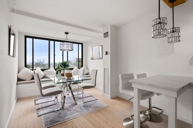 1731 Beacon St 1403, Brookline, MA 02445