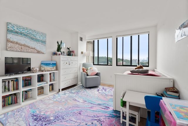 1731 Beacon St 1403, Brookline, MA 02445