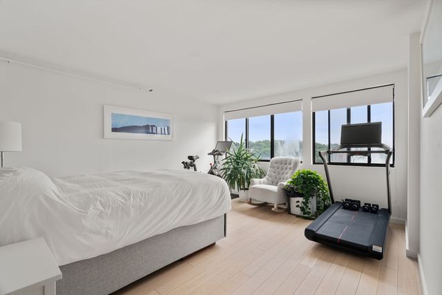 1731 Beacon St 1403, Brookline, MA 02445
