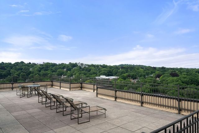 1731 Beacon St 1403, Brookline, MA 02445