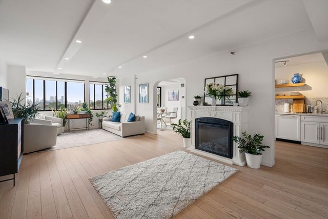 1731 Beacon St 1403, Brookline, MA 02445